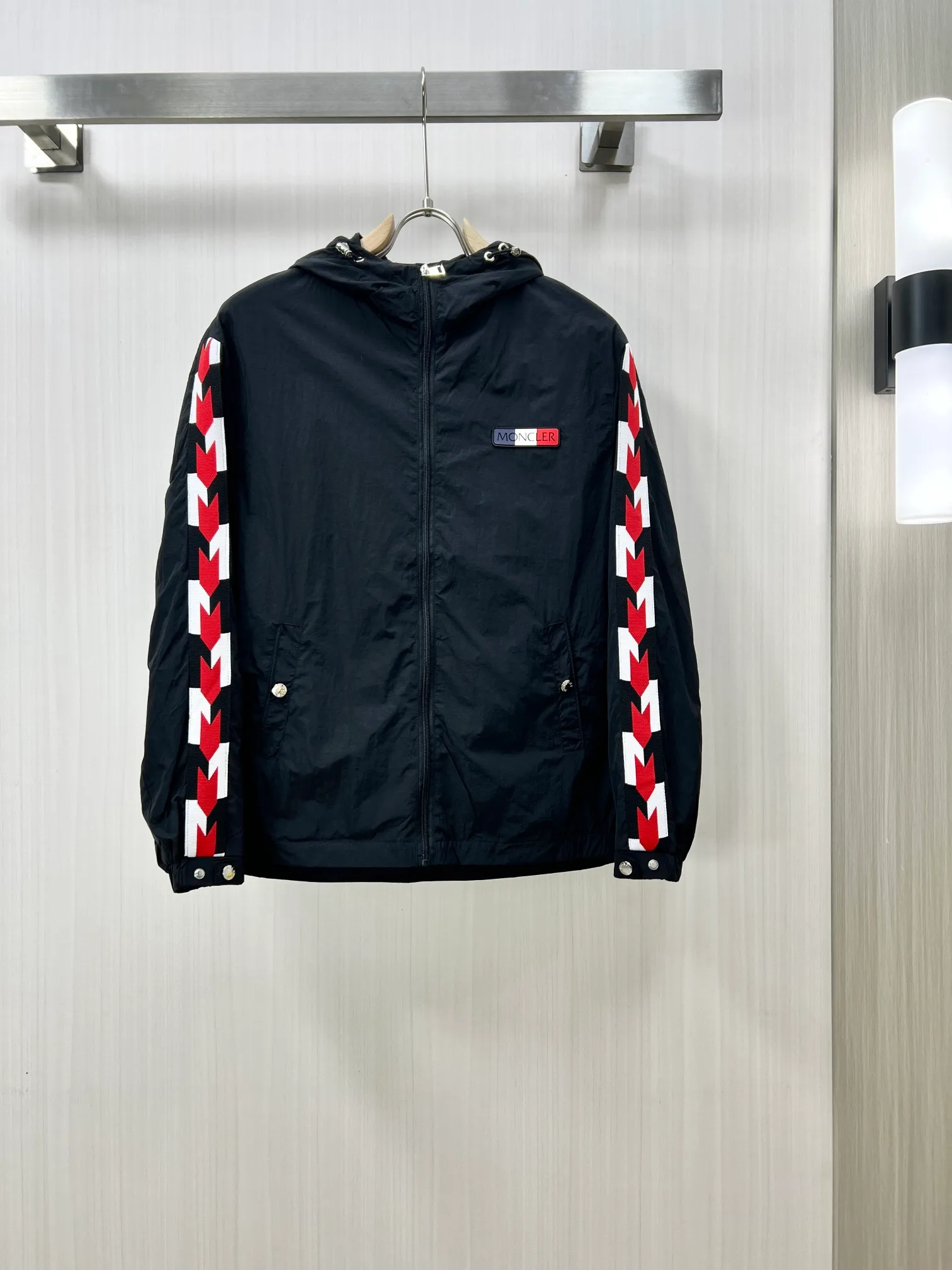 。MONCLER 2026FW ， ， 。 ， 。10 ， ， ， ， 。 ， ， ， ， ， ！ ， ， ， ， 。 ， ， ， 。 ， ！ ， Classic ！ ， ， ， 。 ， 。 HS。Sizes：M-3XL